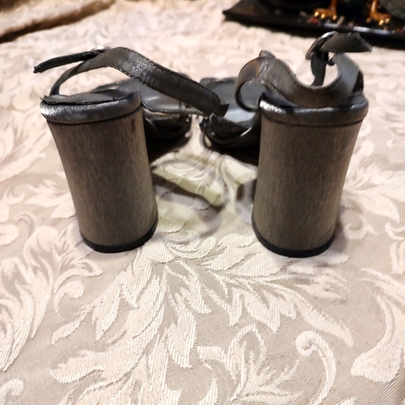 🩶 Awesome Vtg 90's Silver Metallic Floral Brocade Strappy Platform Heels - 7.5M - Picture 15 of 16